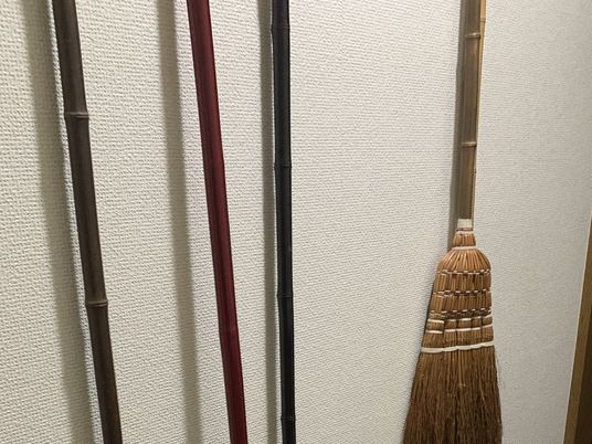 和室の掃除道具掛け  