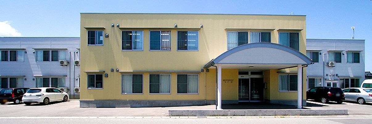 広々とした建物の外観