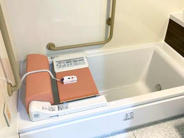 快適な設備の浴室 浴室 安全に配慮されたバスルームでは、座位からの入浴も可能で安心してご利用いただけます。