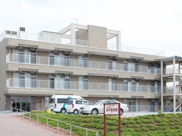 広々とした外観 外観 三階建ての建物は、快適な環境を提供するために、落ち着いたデザインが施されています。施設での活躍を考えている方に最適な空間です。