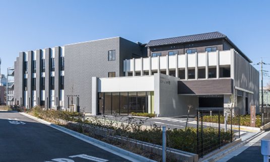 広い建物のエントランス