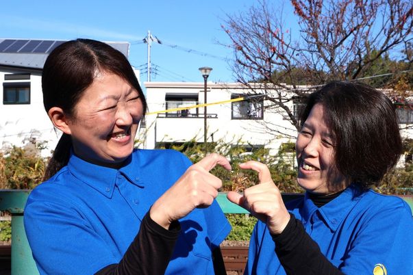 白いタイルのエントランス