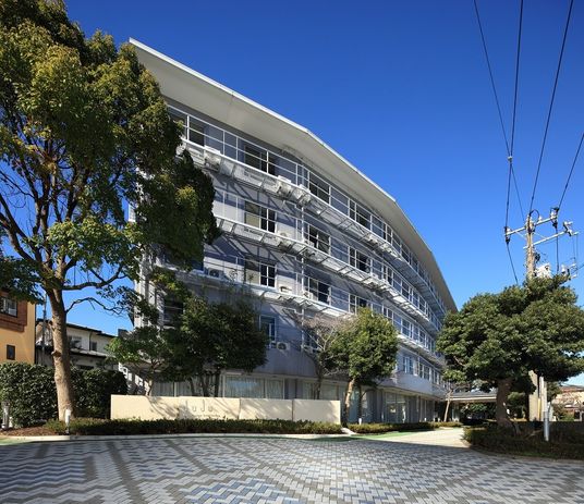 モダンな建物の外観