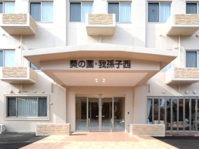落ち着いた雰囲気の外観