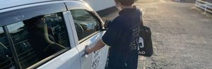 車に乗ろうとしている様子