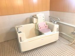 バリアフリーの浴室設備