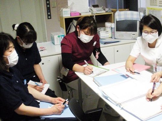 職員が集う打合せ室  