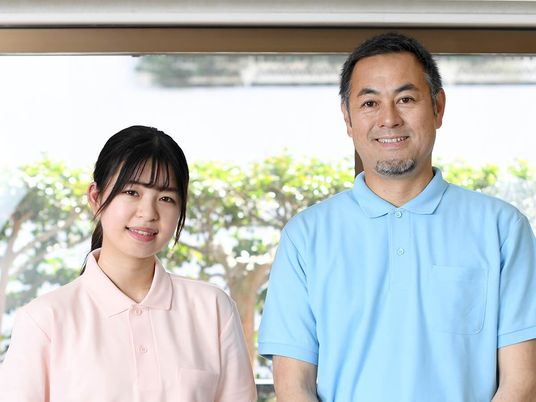 スタッフ2名の笑顔  