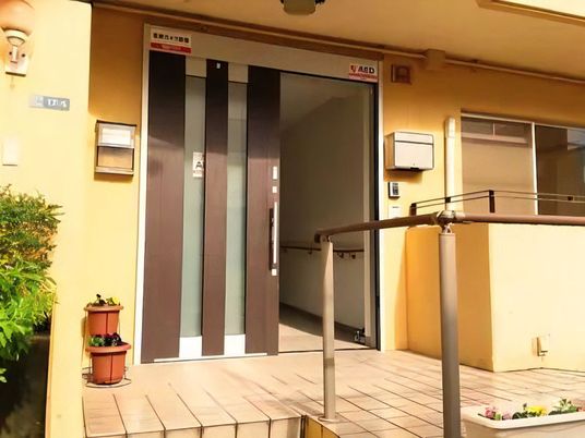 スムーズなスライドドアエントランス