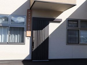 建物の玄関  