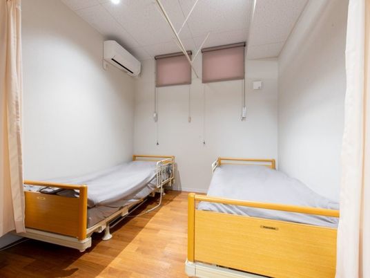 二床の居室  