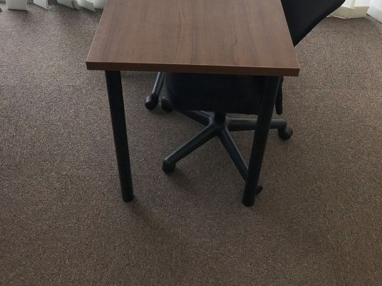 テーブルのある部屋  