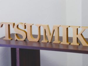 木製文字の棚  