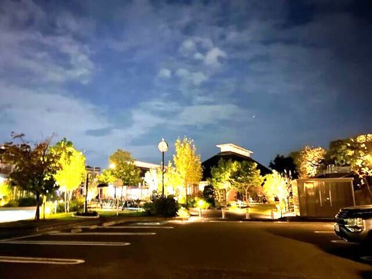 夜の外観  