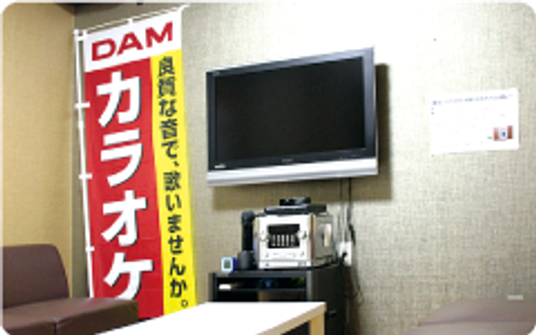 テレビとカラオケの部屋