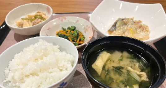 和食メニューの食堂