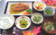 彩り豊かな食事の膳