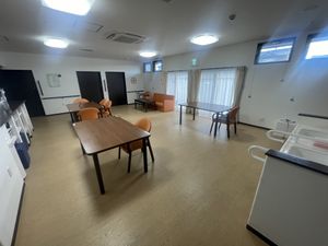 広さが特徴のラウンジ