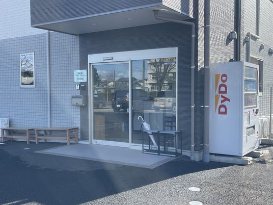 看板と入り口