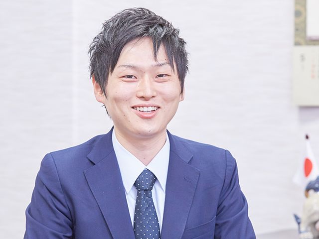 スタッフイメージ スタッフイメージ スタッフが笑顔で、親しみやすさを感じます。信頼できるサポート体制が期待できそうです。