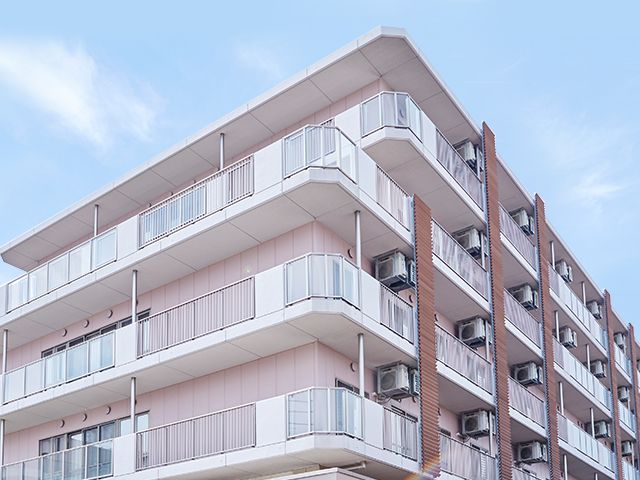 広々とした外観 外観 開放感あふれる高層の建物です。快適な施設環境で、多くの人々がサポートされます。