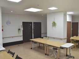 ゆったりとした食堂