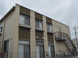 穏やかな外観の建物