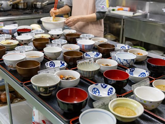多様な食事準備風景