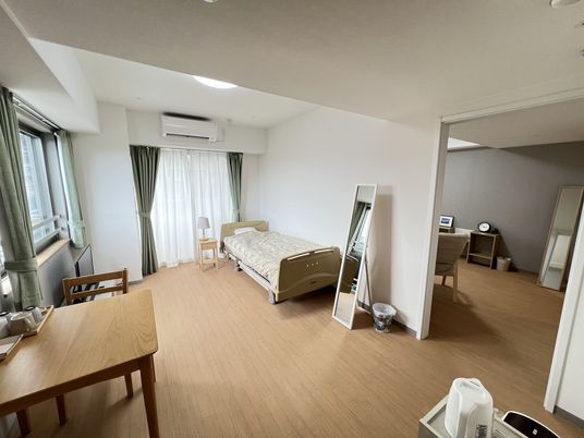広々とした明るい居室
