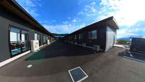 広々とした施設の外観