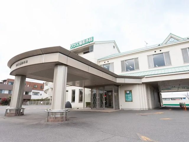 病院の外観 外観   大きなひさしがある建物の出入口で、車寄せも見えます。雨の日でも移動しやすそうなつくりです。