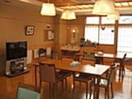 広々としたダイニングルーム