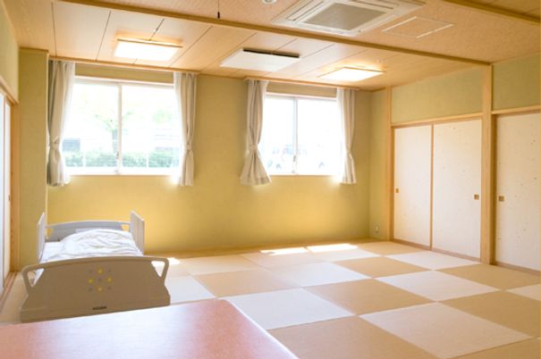 明るい和室の居室