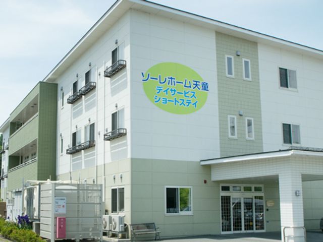 建物外観 外観 広々とした建物の外観です。多層階建てで、働く人にとっても快適な環境が整っています。