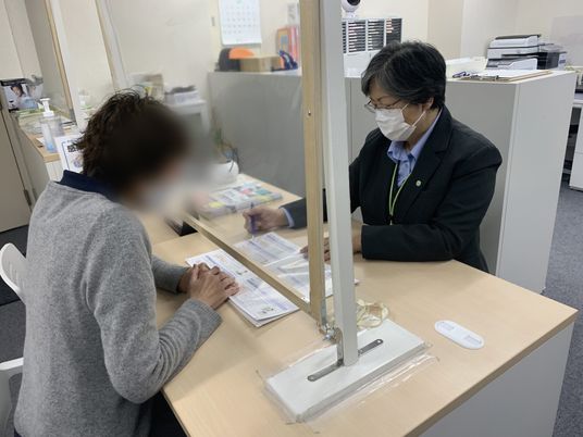 相談を受け付ける受付