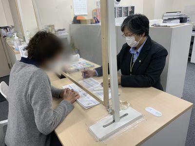 相談を受け付ける受付