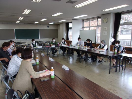 会議をしている様子