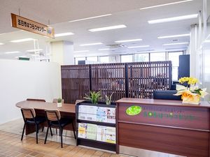 受付カウンターのあるロビー  