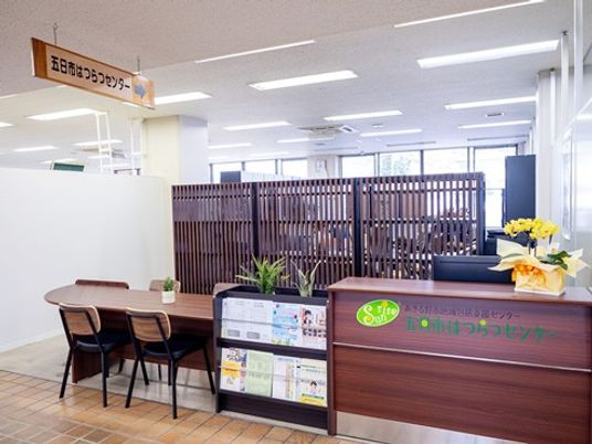受付カウンターのあるロビー  