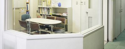 オフィス風のラウンジ