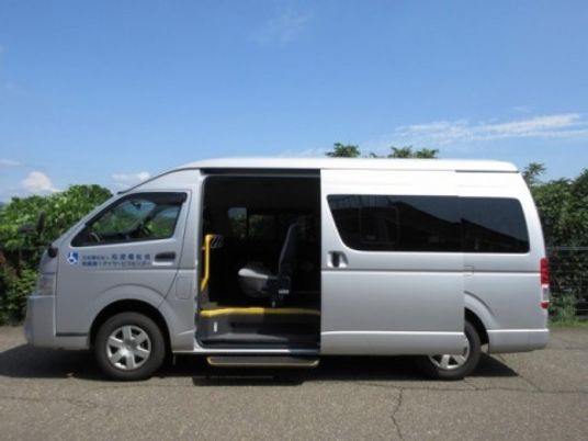 送迎車の外観  