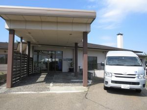施設の正面玄関  
