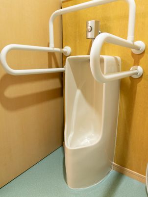 手すり付き洋式トイレ