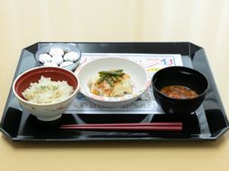 配膳された食事