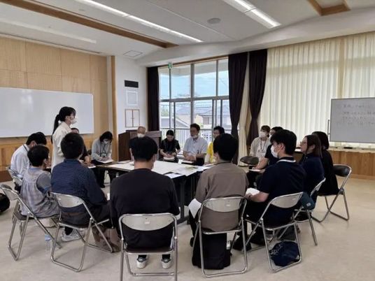 研修中の会議室  