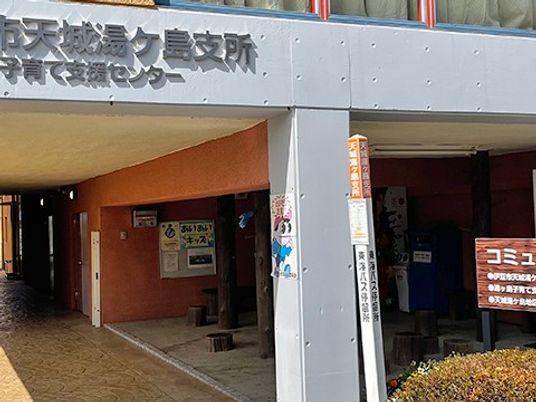 木造調の建物外観  