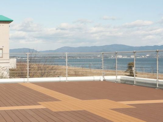 海を望むテラス  