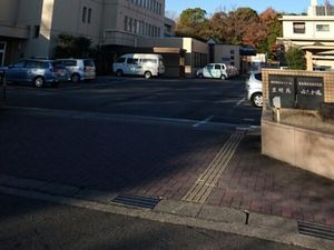 施設の駐車場  