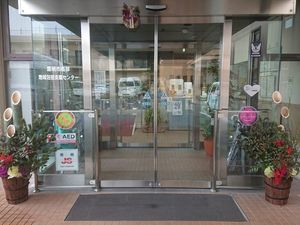 飾り付けのある入口  