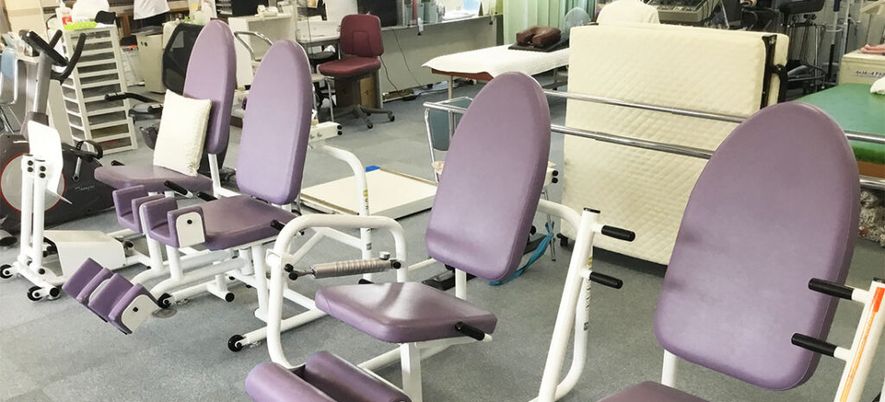 トレーニング用の機器が整った機能訓練室  